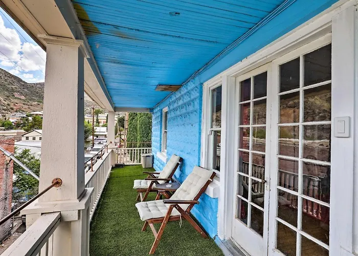 'st Valentine' W/ Balcony In Apartment