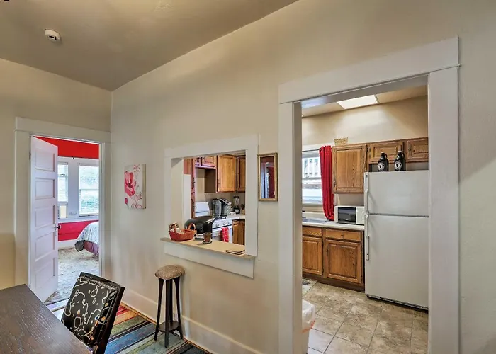 'st Valentine' W/ Balcony In Apartment *