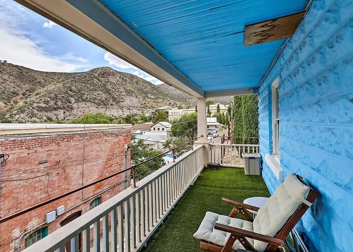 'st Valentine' W/ Balcony In Bisbee